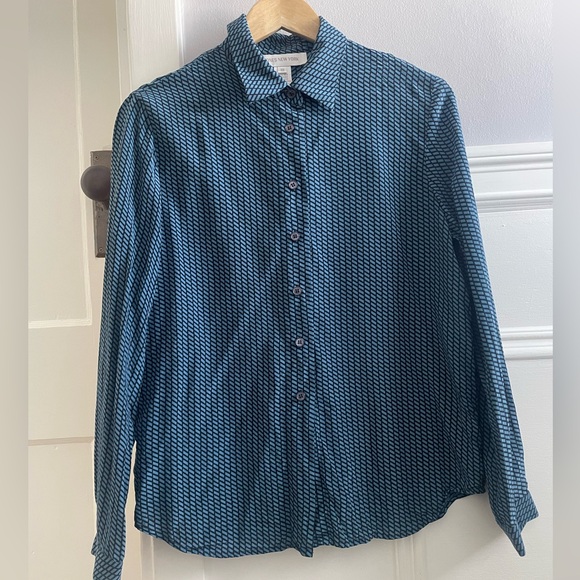 Jones New York Tops - Silk Jones New York button up-Size 10